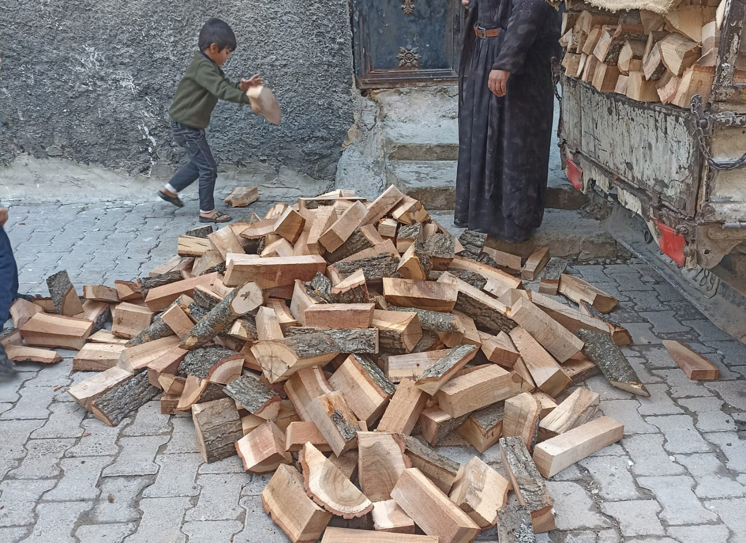 Yetim ve İhtiyaç Sahibi Ailelere Kış Desteği